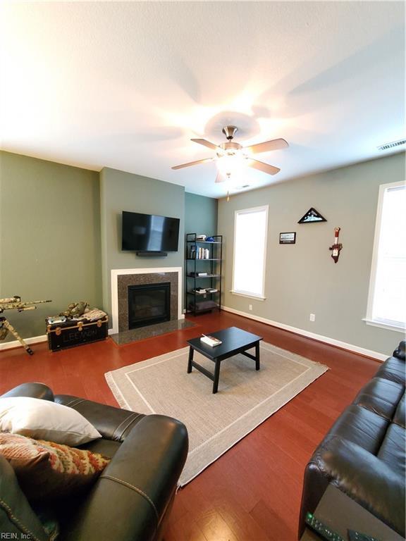 828 Brightleaf Pl in Chesapeake, VA - Foto de edificio - Building Photo