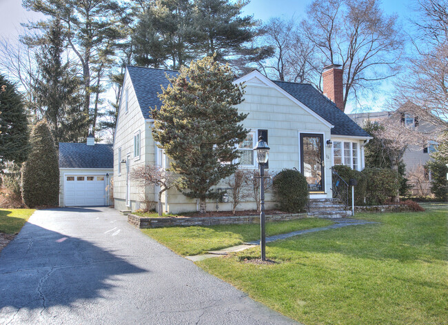 76 Blaine St in Fairfield, CT - Building Photo - Building Photo