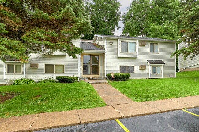 Hilltop View Apartments & Townhomes in Spencerport, NY - Building Photo - Building Photo