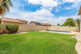 8223 W Florence Ave in Phoenix, AZ - Building Photo - Building Photo