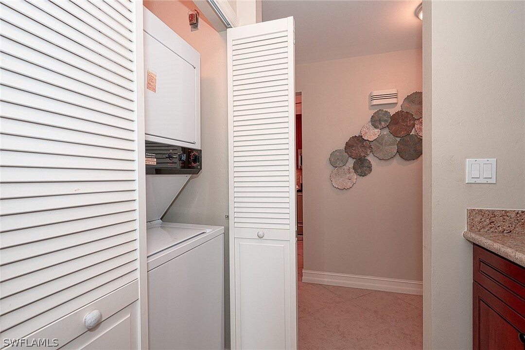 7340 Coventry Ct in Naples, FL - Building Photo