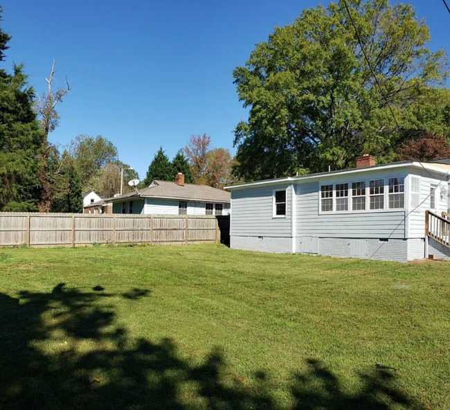 3119 Eastwood Dr in Charlotte, NC - Foto de edificio - Building Photo