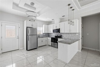 12 Angelina Dr in San Juan, TX - Foto de edificio - Building Photo