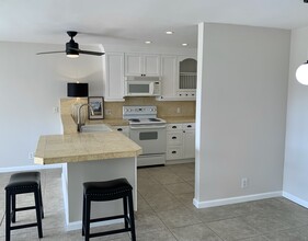 1187 E 3rd St, Unit Peaceful Large 1 Bedroom in Long Beach, CA - Foto de edificio - Building Photo