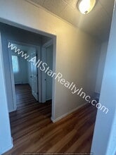 1549 Karluk St in Anchorage, AK - Foto de edificio - Building Photo
