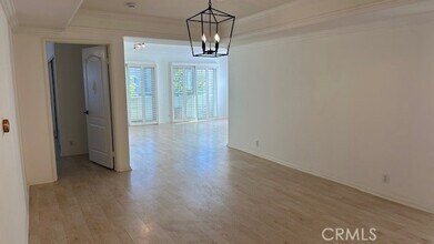 4426 Ventura Canyon Ave, Unit 204 in Los Angeles, CA - Building Photo - Building Photo