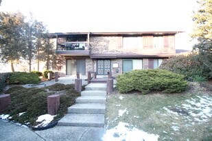 626 S Cass Ave in Westmont, IL - Building Photo