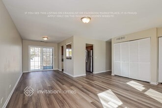 880 Edenwood Dr in Roselle, IL - Building Photo - Building Photo