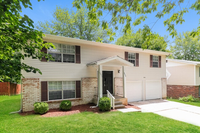 2032 Farflung Dr in Florissant, MO - Building Photo - Building Photo