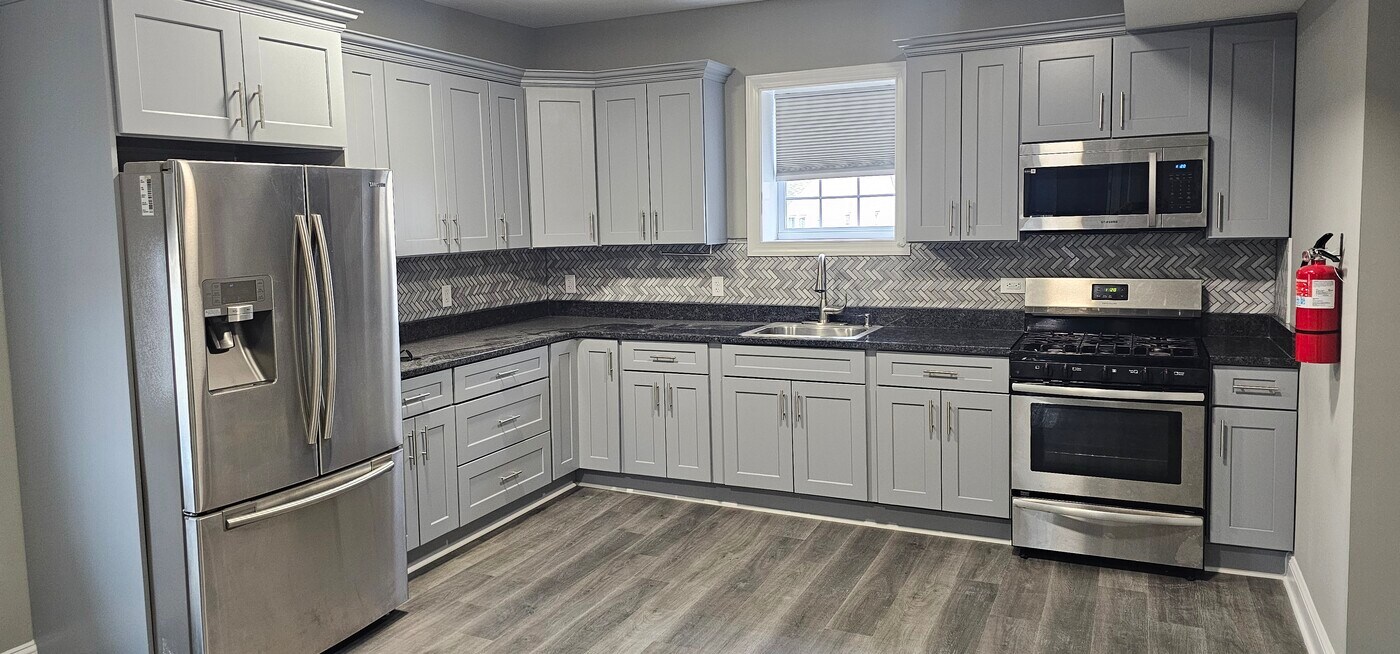 210 Franklin St, Unit 2nd. Floor in Elizabeth, NJ - Building Photo