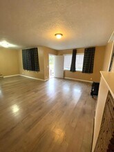 513 NW Brook St in Newport, OR - Building Photo - Building Photo