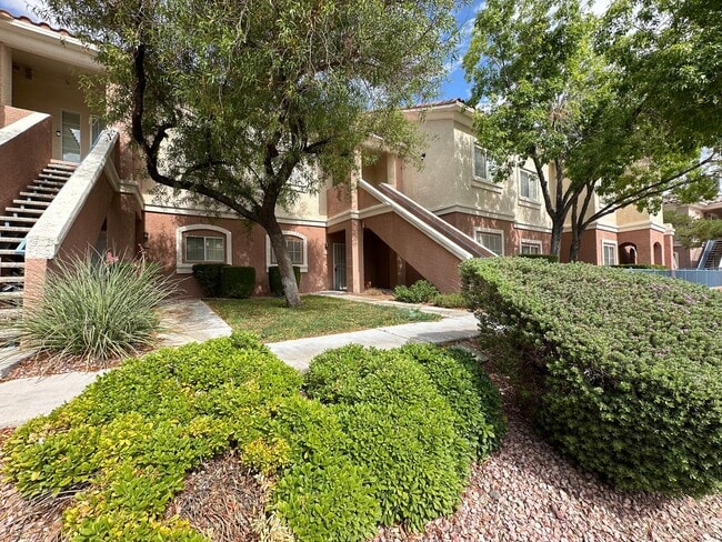 353 Amber Pine St in Las Vegas, NV - Building Photo - Building Photo