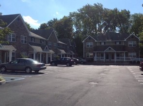 Fairfield Courtyard East At Farmingdale in Farmingdale, NY - Building Photo - Building Photo