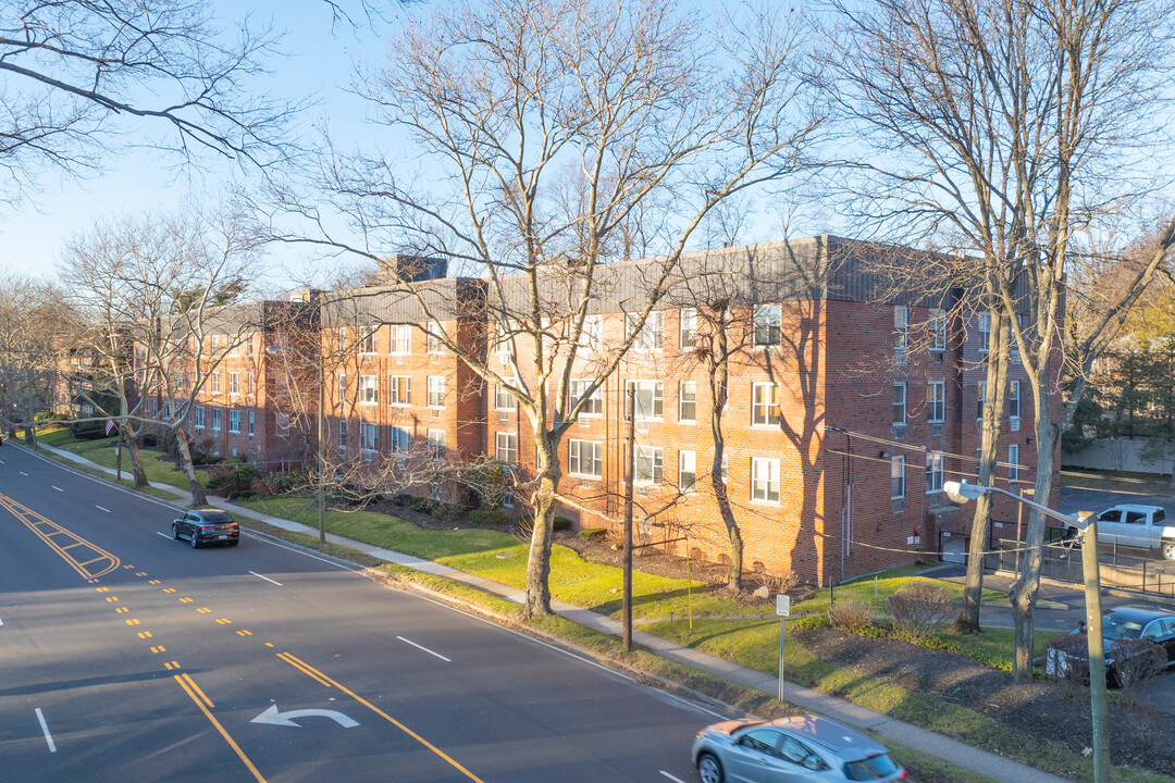 Horizon House in Great Neck, NY - Building Photo