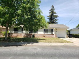 705 W Roseburg Ave in Modesto, CA - Building Photo