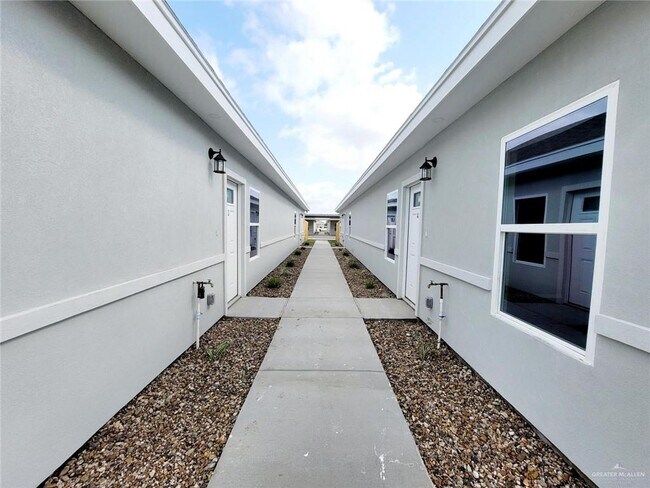 14 14th St in Weslaco, TX - Foto de edificio - Building Photo