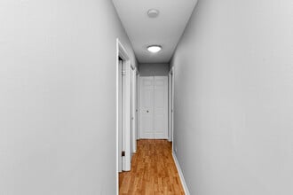 3825 N Pine Grove Ave, Unit 302 in Chicago, IL - Building Photo - Building Photo