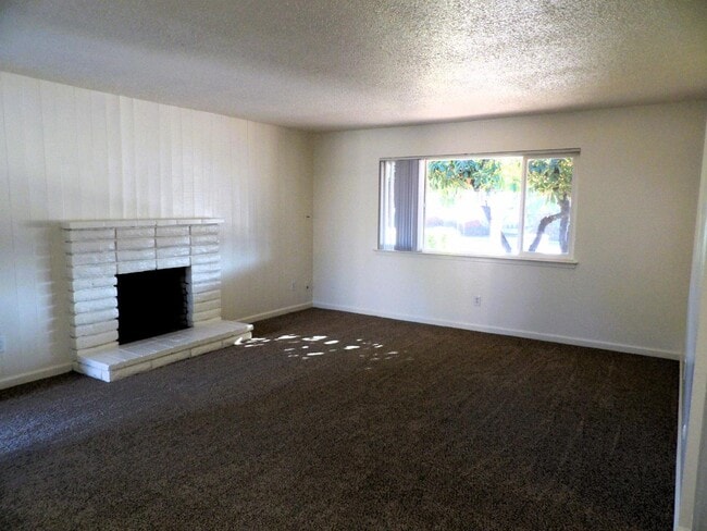 5293 N 4th St in Fresno, CA - Building Photo - Building Photo