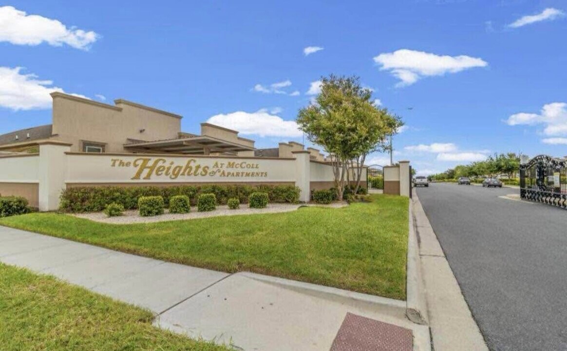 704 E Myrtle Beach Ave, Unit 1 in McAllen, TX - Foto de edificio