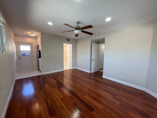 20029 Ingomar St, Unit 2 in Winnetka, CA - Building Photo - Building Photo