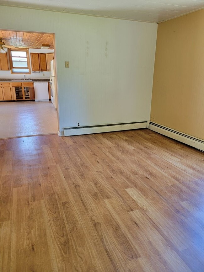 455 N 4th St in River Falls, WI - Foto de edificio - Building Photo