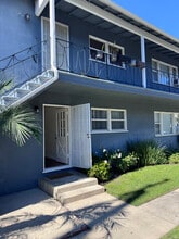 421 E Acacia Ave in Glendale, CA - Foto de edificio - Building Photo