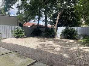 3155 NW 103rd St, Unit 3155 in Miami, FL - Building Photo - Building Photo