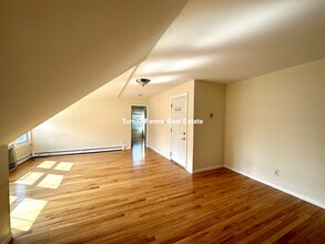 185 Beacon St, Unit 3 in Somerville, MA - Foto de edificio - Building Photo