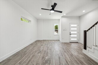 990 Marjorie St in Houston, TX - Building Photo - Building Photo
