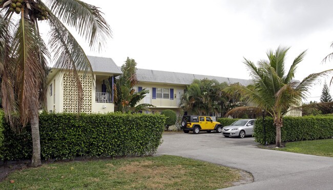 Pineapple Apartments in Delray Beach, FL - Foto de edificio - Building Photo