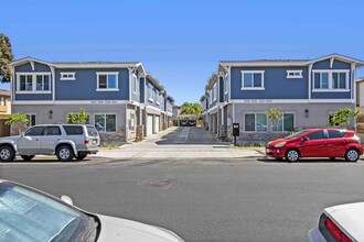 1333-1347 Holly Ave in Imperial Beach, CA - Building Photo - Building Photo