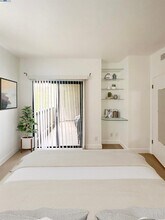 1256 Stanhope Ln in Hayward, CA - Foto de edificio - Building Photo