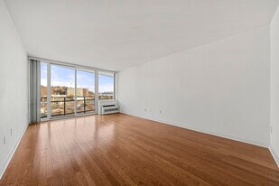 917 Hudson Park, Unit 917 in Edgewater, NJ - Building Photo