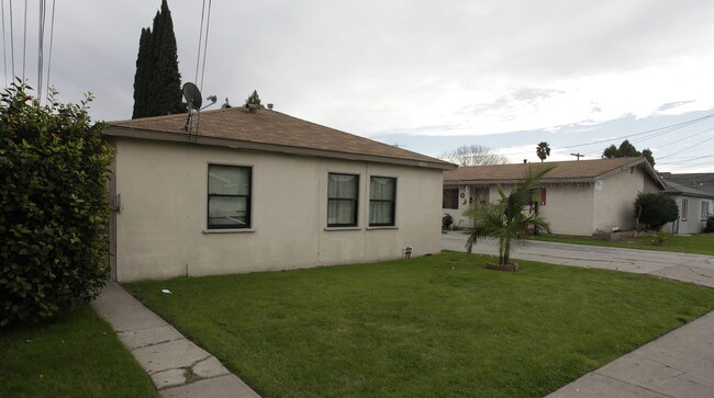 5822-5836 Western Ave in Buena Park, CA - Foto de edificio - Building Photo