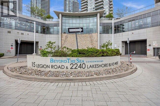604-2240-2240 Lake Shore Blvd W in Toronto, ON - Building Photo - Building Photo