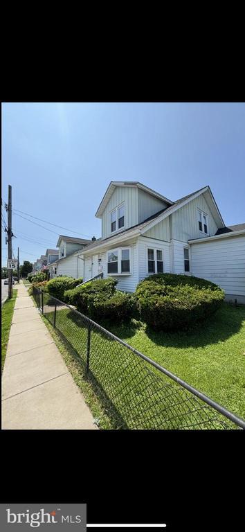 property at 2126 Redwood Ave
