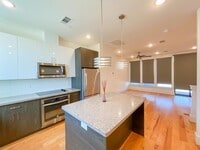 2401 Crawford St photo'