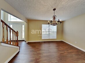 4073 Sherbourne Dr in Independence, KY - Foto de edificio - Building Photo