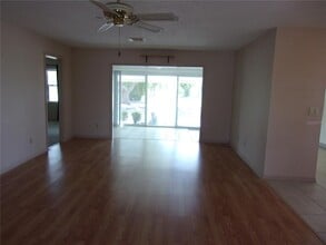 402 La Jolla Ave in Sun City Center, FL - Building Photo - Building Photo