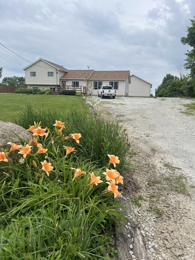 7650 Warner Rd in Madison, OH - Building Photo - Building Photo