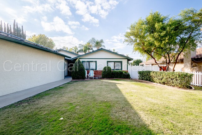 4525 Panorama Dr in Bakersfield, CA - Building Photo - Building Photo