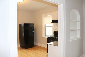 1696 1/2 W Grand Ave in St. Paul, MN - Building Photo - Building Photo