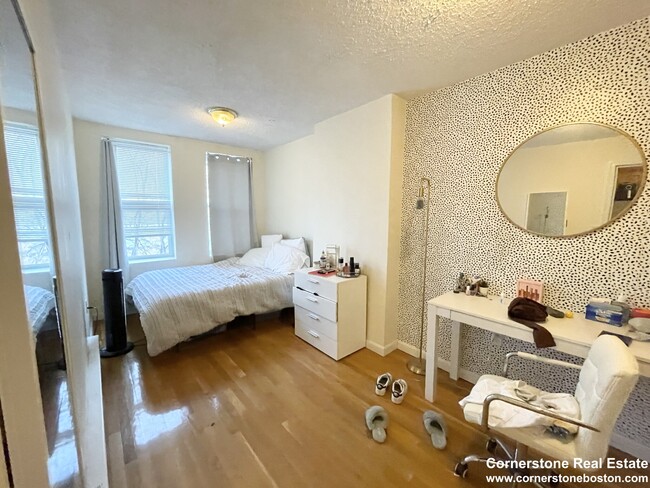 588 Columbus Ave, Unit 1 in Boston, MA - Foto de edificio - Building Photo