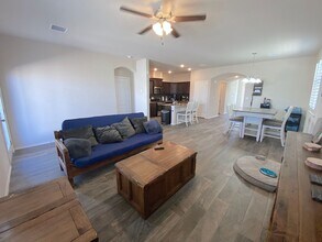 7421 Eagle Vista Dr in El Paso, TX - Foto de edificio - Building Photo