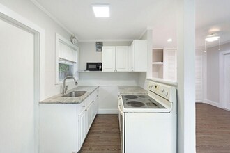 1883 Smith Dr, Unit 4 in North Palm Beach, FL - Building Photo - Building Photo