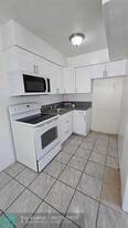 2501 Pierce St in Hollywood, FL - Building Photo
