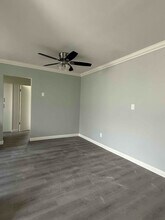 8757 Owensmouth Ave-Unit -8 in Los Angeles, CA - Building Photo - Building Photo