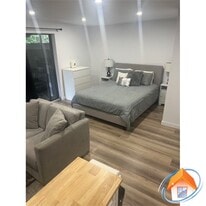 345B Evergreen Dr in Port Moody, BC - Building Photo