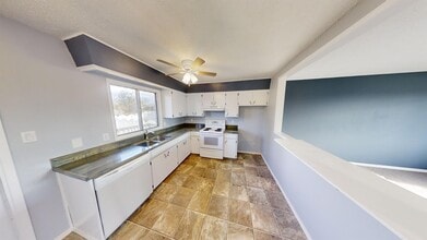 9256-9111 111 Ave in Grande Prairie, AB - Building Photo - Building Photo