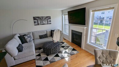 1306 Briar Woods Ln in Danbury, CT - Building Photo - Building Photo